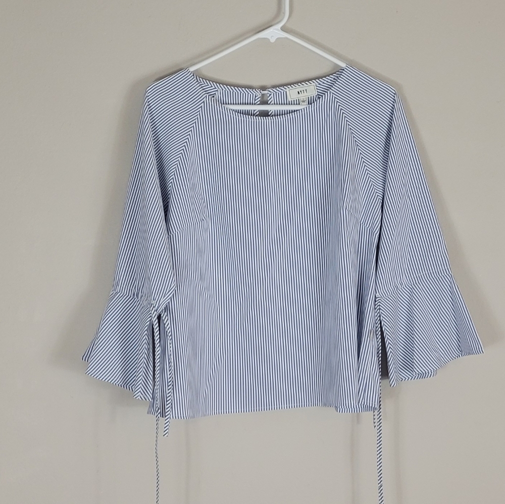 NYTT top bell sleeves size Medium
